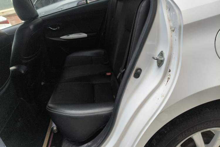 Used Toyota YARiS L Zhi Xuan 2015 1.5G Automatic Xuan Dong Sunroof Special Edition Left Rear Seat