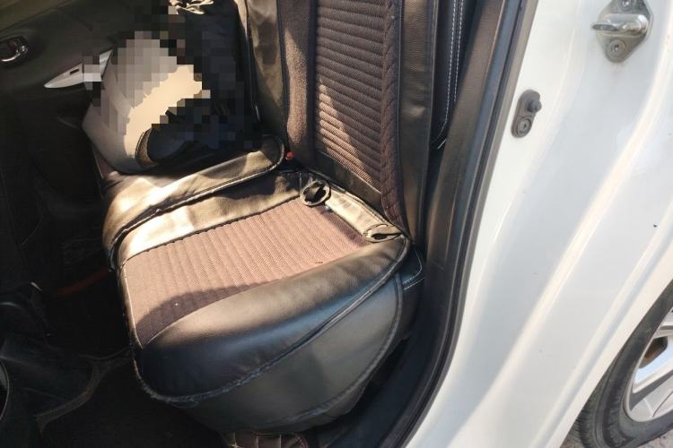 Used Toyota YARiS L Zhi Xuan 2015 1.5G Manual Xuan Dong Sunroof Special Edition Left Rear Seat