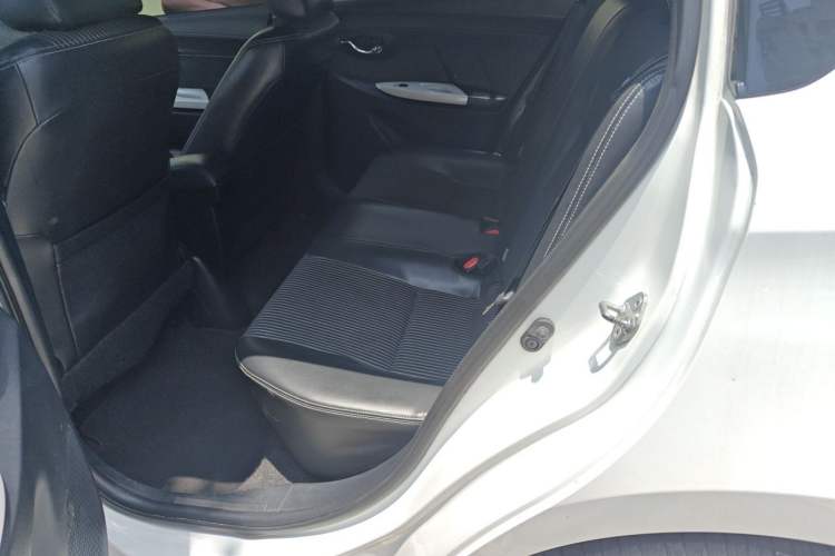 Used Toyota YARiS L Zhi Xuan 2015 1.5G Automatic Xuan Dong Sunroof Special Edition Left Rear Seat