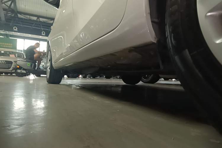Used Toyota YARiS L Zhi Xuan 2015 1.5E Automatic Charm Edition Left Side Sill