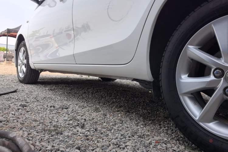 Used Toyota YARiS L Zhi Xuan 2015 1.5E Automatic Charm Edition Left Side Sill