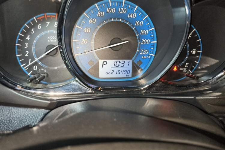 Used Toyota YARiS L Zhi Xuan 2015 1.5E Automatic Charm Edition Odometer Close Up