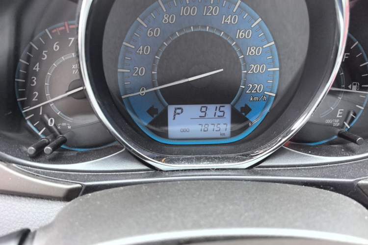 Used Toyota YARiS L Zhi Xuan 2015 1.5E Automatic Charm Edition Odometer Close Up