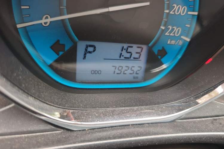 Used Toyota YARiS L Zhi Xuan 2015 1.5E Automatic Charm Edition Odometer Close Up