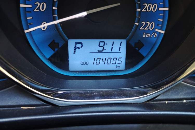 Used Toyota YARiS L Zhi Xuan 2015 1.5E Automatic Charm Edition Odometer Close Up