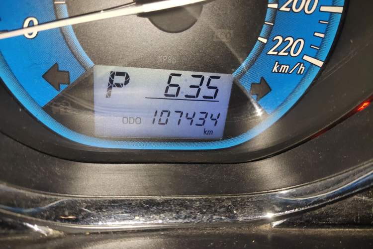 Used Toyota YARiS L Zhi Xuan 2015 1.5E Automatic Charm Edition Odometer Close Up