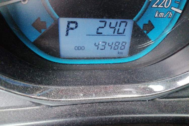 Used Toyota YARiS L Zhi Xuan 2015 1.5E Automatic Charm Edition Odometer Close Up