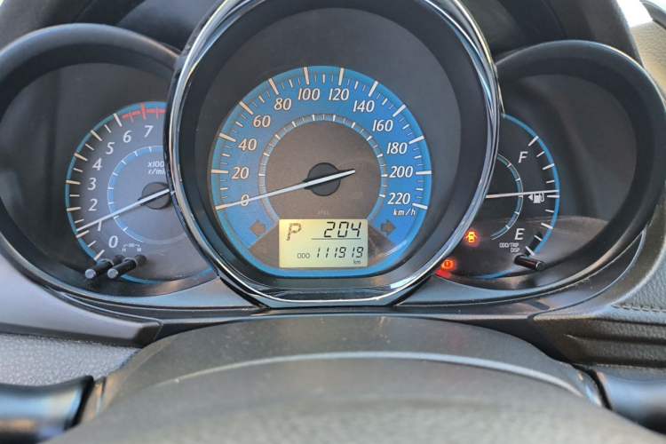 Used Toyota YARiS L Zhi Xuan 2015 1.5E Automatic Charm Edition Odometer Close Up