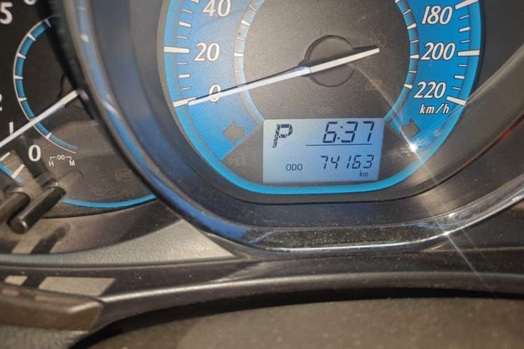 Used Toyota YARiS L Zhi Xuan 2015 1.5E Automatic Charm Edition Odometer Close Up