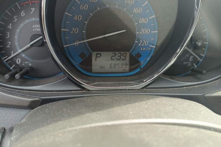 Used Toyota YARiS L Zhi Xuan 2015 1.5E Automatic Charm Edition Odometer Close Up