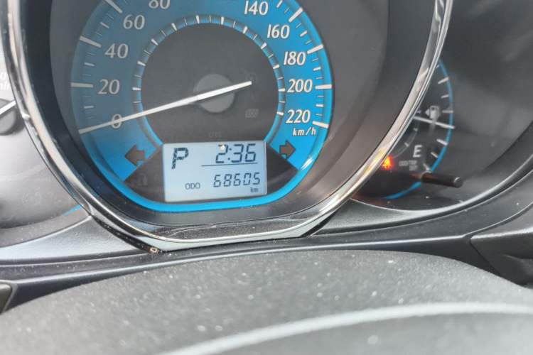 Used Toyota YARiS L Zhi Xuan 2015 1.5E Automatic Charm Edition Odometer Close Up