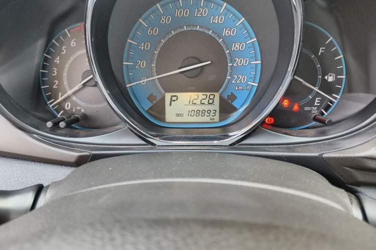 Used Toyota YARiS L Zhi Xuan 2015 1.5E Automatic Charm Edition Odometer Close Up