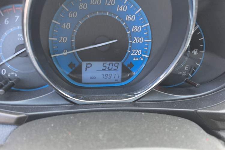 Used Toyota YARiS L Zhi Xuan 2015 1.5E Automatic Charm Edition Odometer Close Up