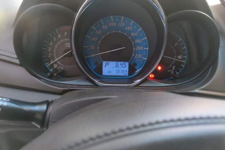 Used Toyota YARiS L Zhi Xuan 2015 1.5E Automatic Charm Edition Odometer Close Up