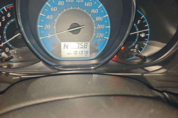 Used Toyota YARiS L Zhi Xuan 2015 1.5E Automatic Charm Edition Odometer Close Up