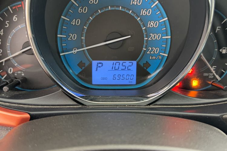 Used Toyota YARiS L Zhi Xuan 2015 1.5E Automatic Charm Edition Odometer Close Up