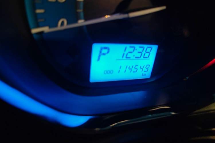 Used Toyota YARiS L Zhi Xuan 2015 1.5E Automatic Charm Edition Odometer Close Up