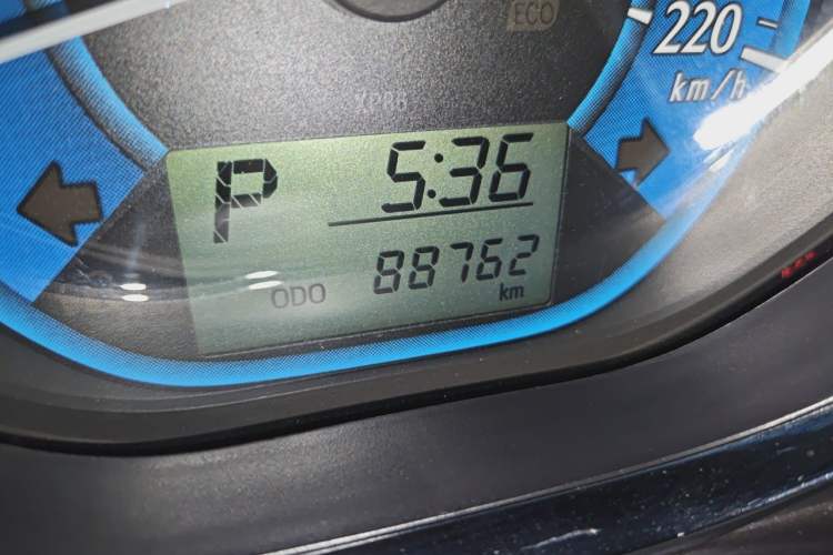 Used Toyota YARiS L Zhi Xuan 2015 1.5E Automatic Charm Edition Odometer Close Up