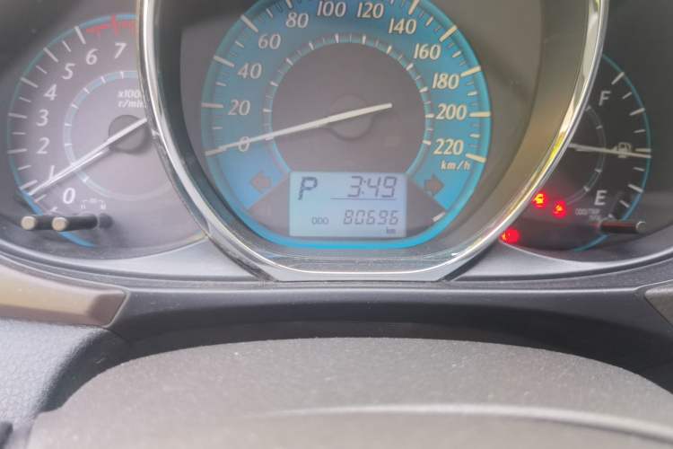 Used Toyota YARiS L Zhi Xuan 2015 1.5E Automatic Charm Edition Odometer Close Up