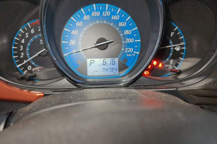 Used Toyota YARiS L Zhi Xuan 2015 1.5E Automatic Charm Edition Odometer Close Up