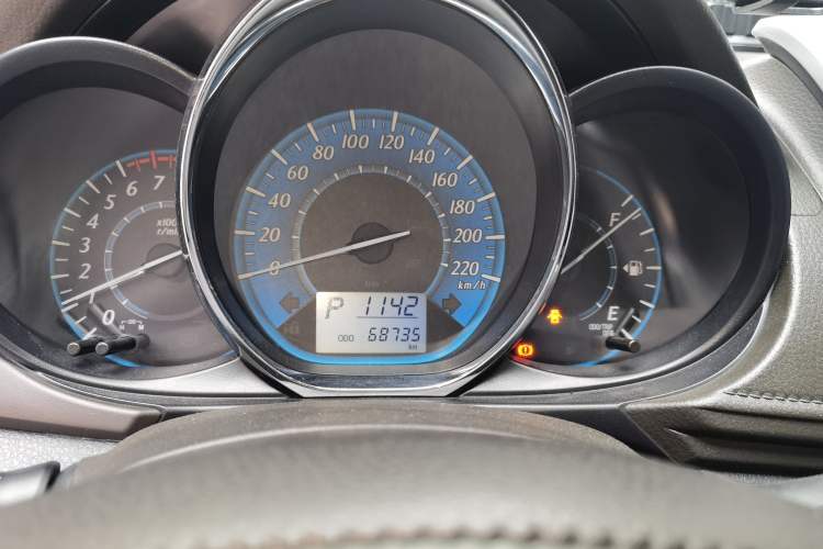Used Toyota YARiS L Zhi Xuan 2015 1.5E Automatic Charm Edition Odometer Close Up