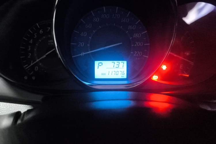 Used Toyota YARiS L Zhi Xuan 2015 1.5E Automatic Charm Edition Odometer Close Up