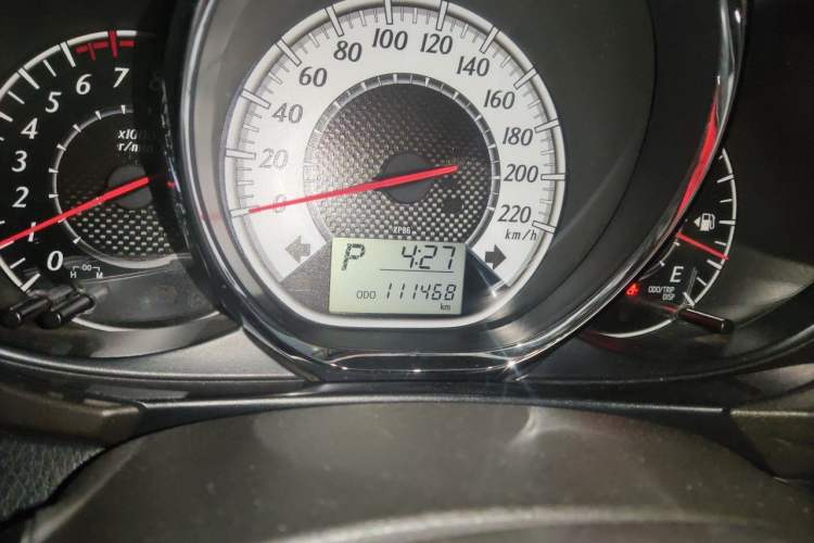 Used Toyota YARiS L Zhi Xuan 2015 1.5G Automatic Xuan Dong Sunroof Special Edition Odometer Close Up