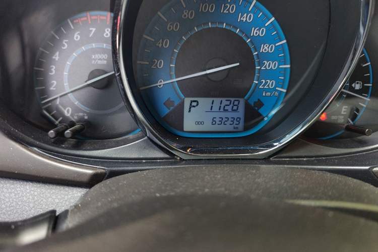 Used Toyota YARiS L Zhi Xuan 2015 1.5E Automatic Charm Edition Odometer Close Up