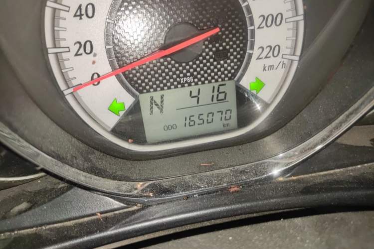 Used Toyota YARiS L Zhi Xuan 2015 1.5G Automatic Xuan Dong Sunroof Special Edition Odometer Close Up