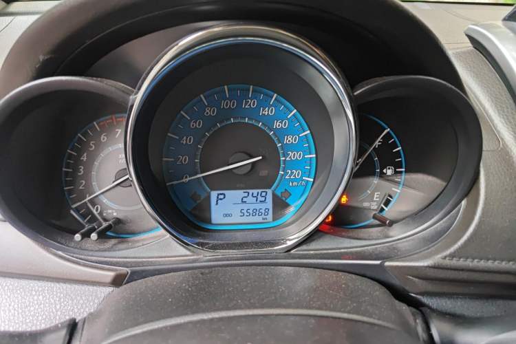 Used Toyota YARiS L Zhi Xuan 2015 1.5E Automatic Charm Edition Odometer Close Up