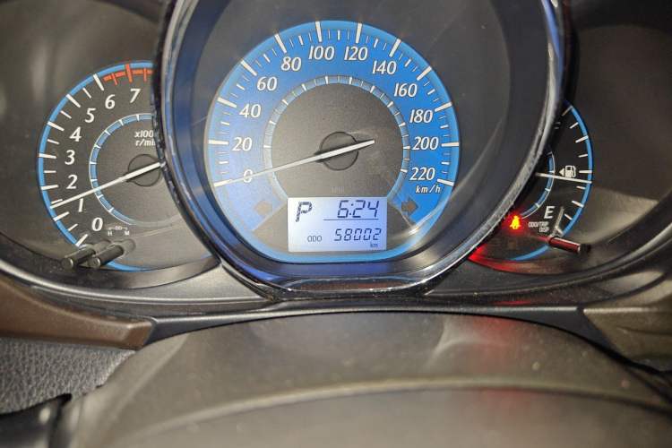 Used Toyota YARiS L Zhi Xuan 2015 1.5E Automatic Charm Edition Odometer Close Up