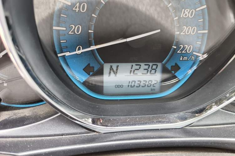Used Toyota YARiS L Zhi Xuan 2015 1.5E Automatic Charm Edition Odometer Close Up