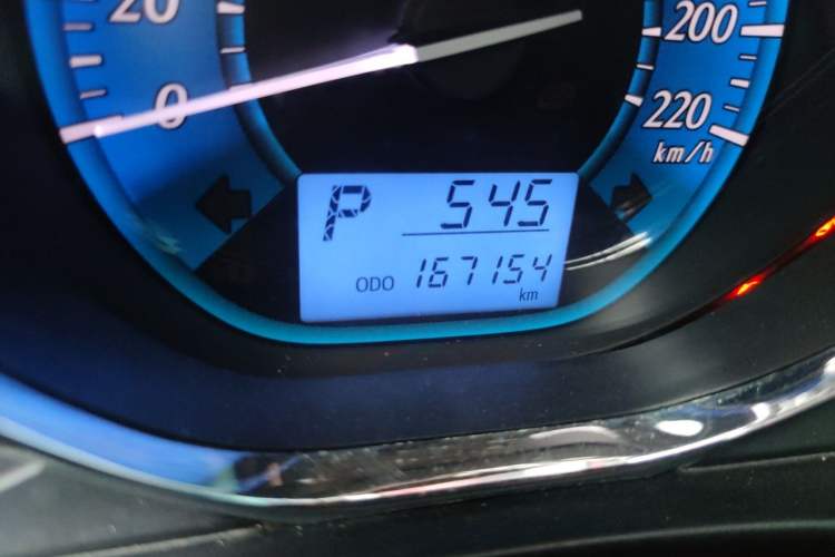 Used Toyota YARiS L Zhi Xuan 2015 1.5E Automatic Charm Edition Odometer Close Up