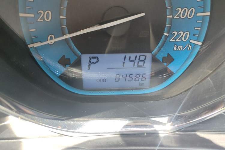 Used Toyota YARiS L Zhi Xuan 2015 1.5E Automatic Charm Edition Odometer Close Up