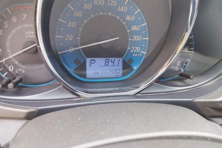 Used Toyota YARiS L Zhi Xuan 2015 1.5E Automatic Charm Edition Odometer Close Up