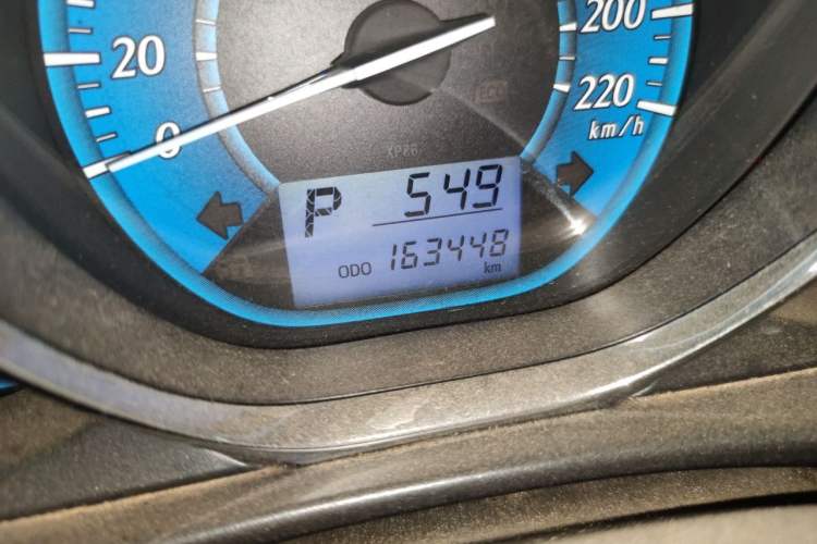 Used Toyota YARiS L Zhi Xuan 2015 1.5E Automatic Charm Edition Odometer Close Up