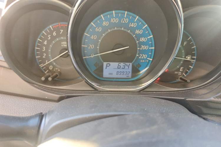 Used Toyota YARiS L Zhi Xuan 2015 1.5E Automatic Charm Edition Odometer Close Up