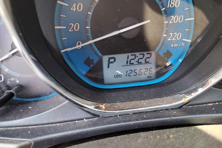Used Toyota YARiS L Zhi Xuan 2015 1.5E Automatic Charm Edition Odometer Close Up