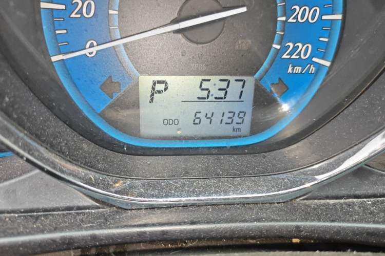 Used Toyota YARiS L Zhi Xuan 2015 1.5E Automatic Charm Edition Odometer Close Up
