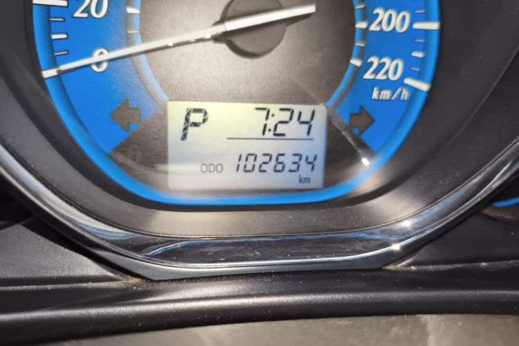 Used Toyota YARiS L Zhi Xuan 2015 1.5E Automatic Charm Edition Odometer Close Up