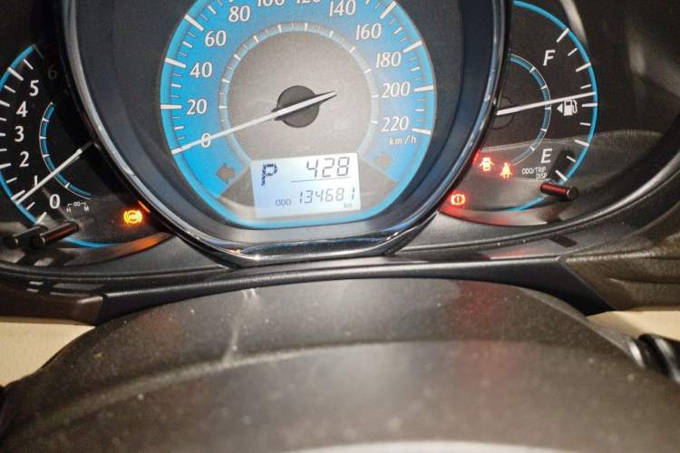 Used Toyota YARiS L Zhi Xuan 2015 1.5E Automatic Charm Edition Odometer Close Up
