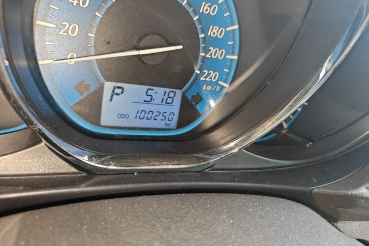 Used Toyota YARiS L Zhi Xuan 2015 1.5E Automatic Charm Edition Odometer Close Up