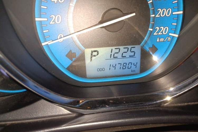 Used Toyota YARiS L Zhi Xuan 2015 1.5E Automatic Charm Edition Odometer Close Up