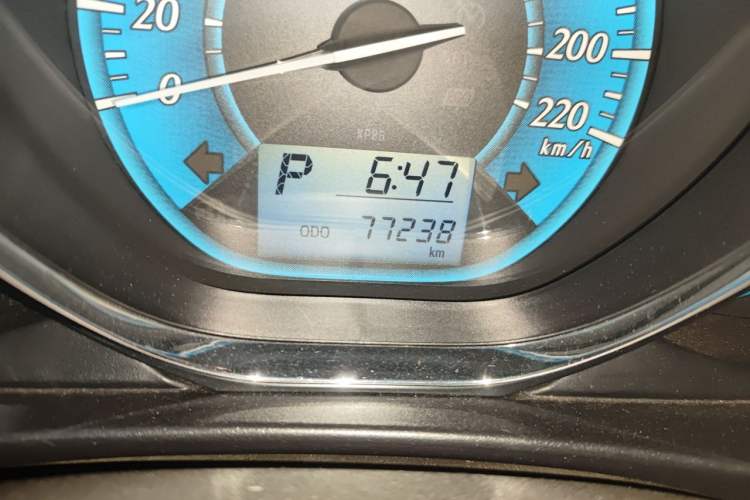 Used Toyota YARiS L Zhi Xuan 2015 1.5E Automatic Charm Edition Odometer Close Up