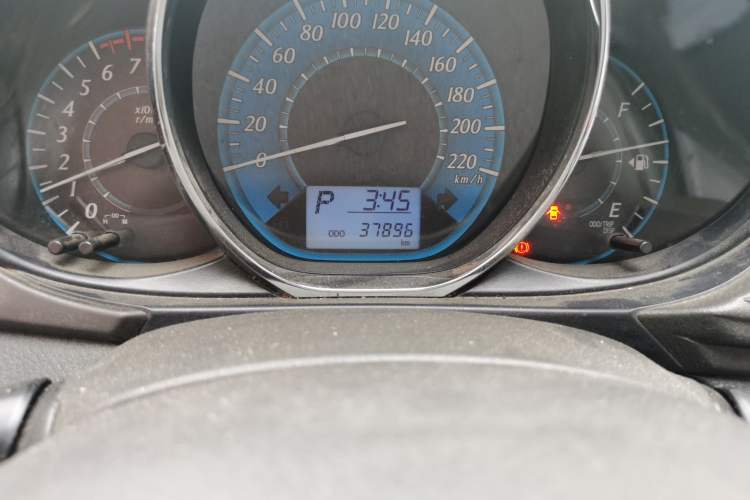 Used Toyota YARiS L Zhi Xuan 2015 1.5E Automatic Charm Edition Odometer Close Up