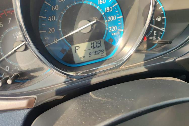 Used Toyota YARiS L Zhi Xuan 2015 1.5E Automatic Charm Edition Odometer Close Up