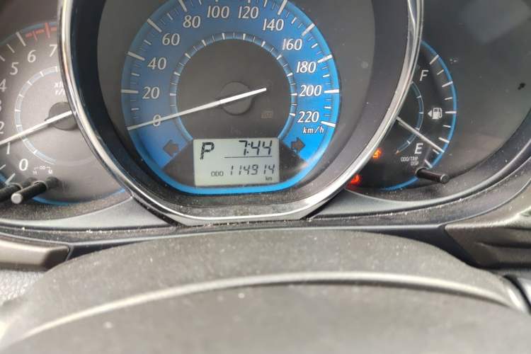 Used Toyota YARiS L Zhi Xuan 2015 1.5E Automatic Charm Edition Odometer Close Up