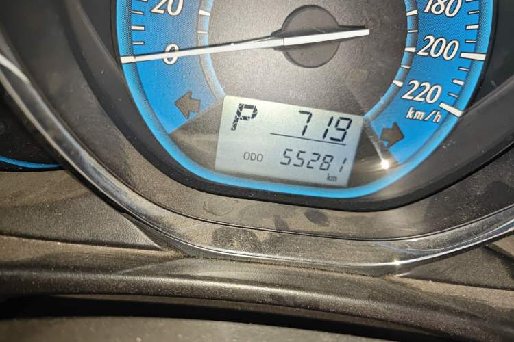Used Toyota YARiS L Zhi Xuan 2015 1.5E Automatic Charm Edition Odometer Close Up