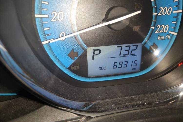 Used Toyota YARiS L Zhi Xuan 2015 1.5E Automatic Charm Edition Odometer Close Up