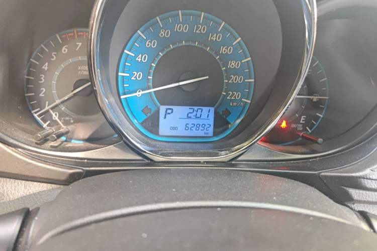 Used Toyota YARiS L Zhi Xuan 2015 1.5E Automatic Charm Edition Odometer Close Up
